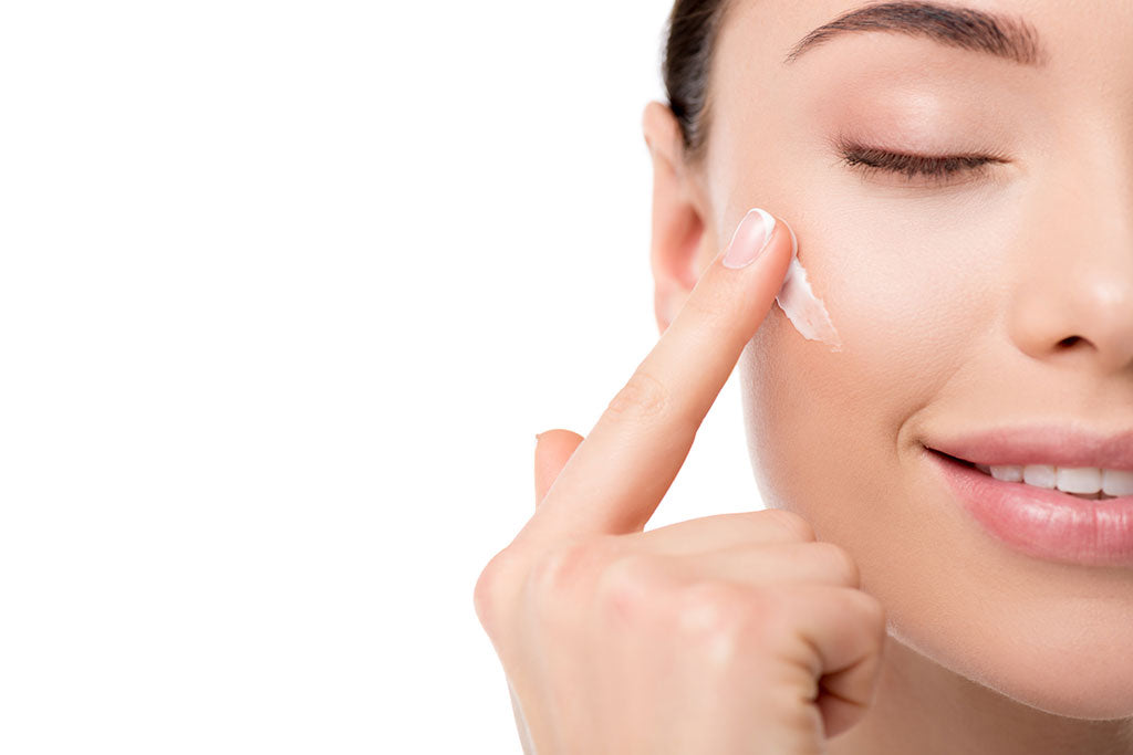 A Step-By-Step Guide To Moisturizing Your Face