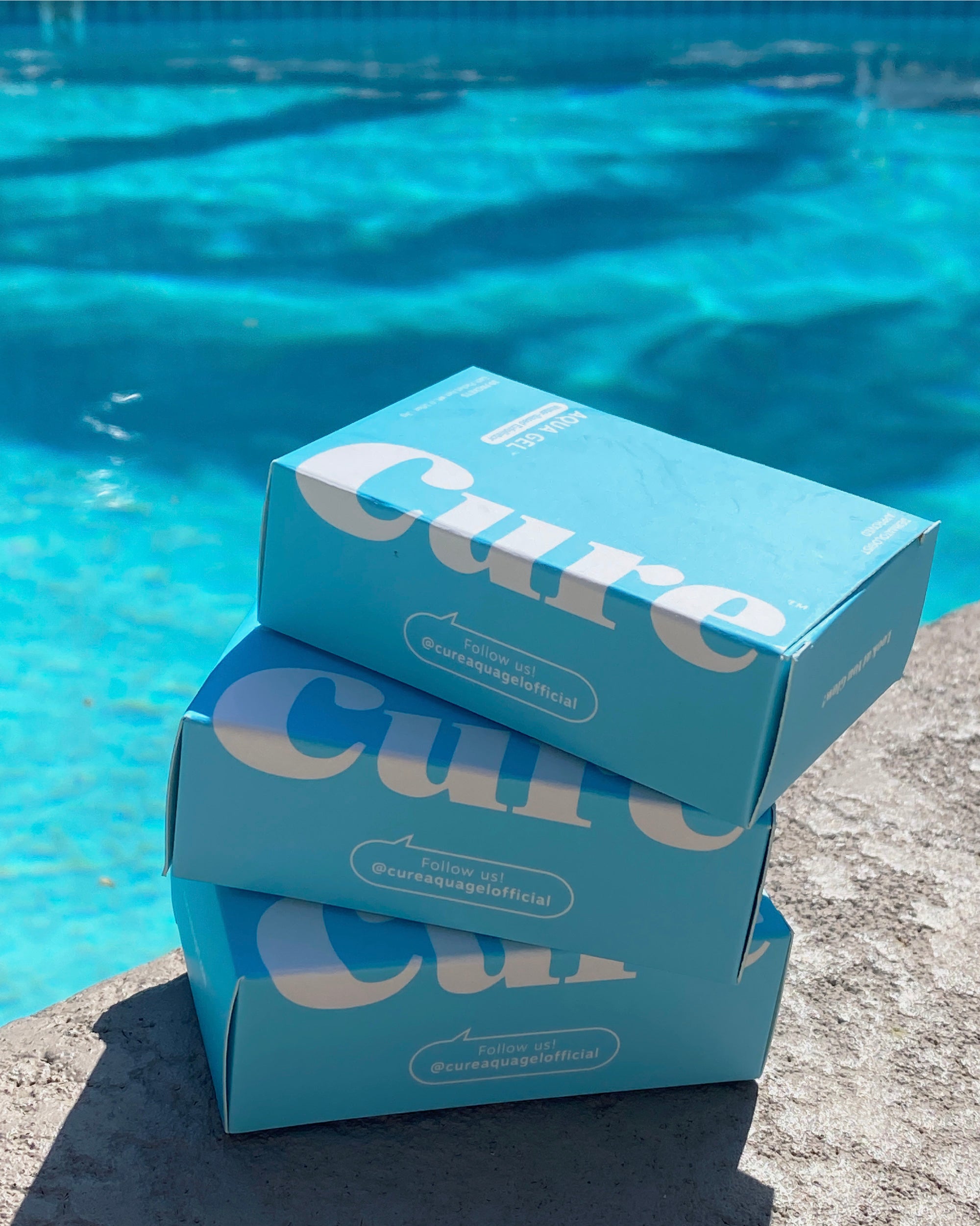 aqua gel exfoliator mini by the pool