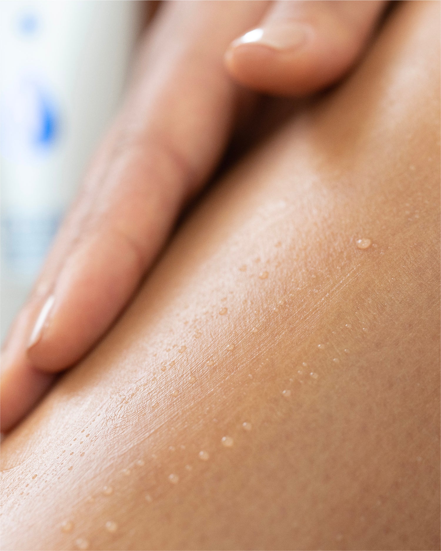 oil-free water treatment moisturizer cream turns to water on leg